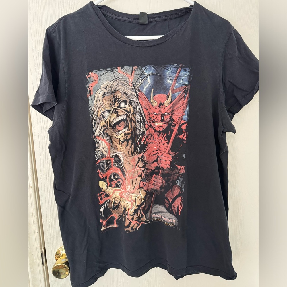 Women’s Iron Maiden T-shirt- size Xl